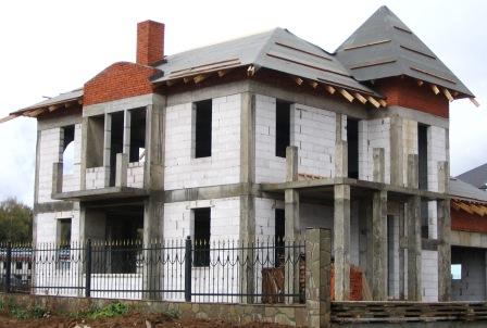 톱밥 콘크리트 하우스 : 재료, 기술 및 간단한 작업 계획 검토