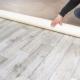 लकड़ी के फर्श पर लिनोलियम बिछाने और आधार तैयार करने के नियम आप लकड़ी के फर्श पर लिनोलियम बिछा सकते हैं