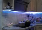 Rasvjeta ispod ormara u kuhinji od LED trake: izbor elemenata, dijagrama, ugradnja uradi sam